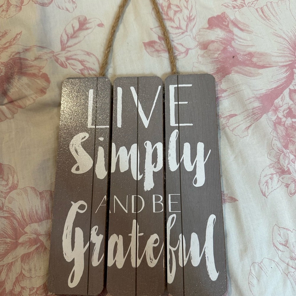 Live Simply and Be Grateful Wall Decor